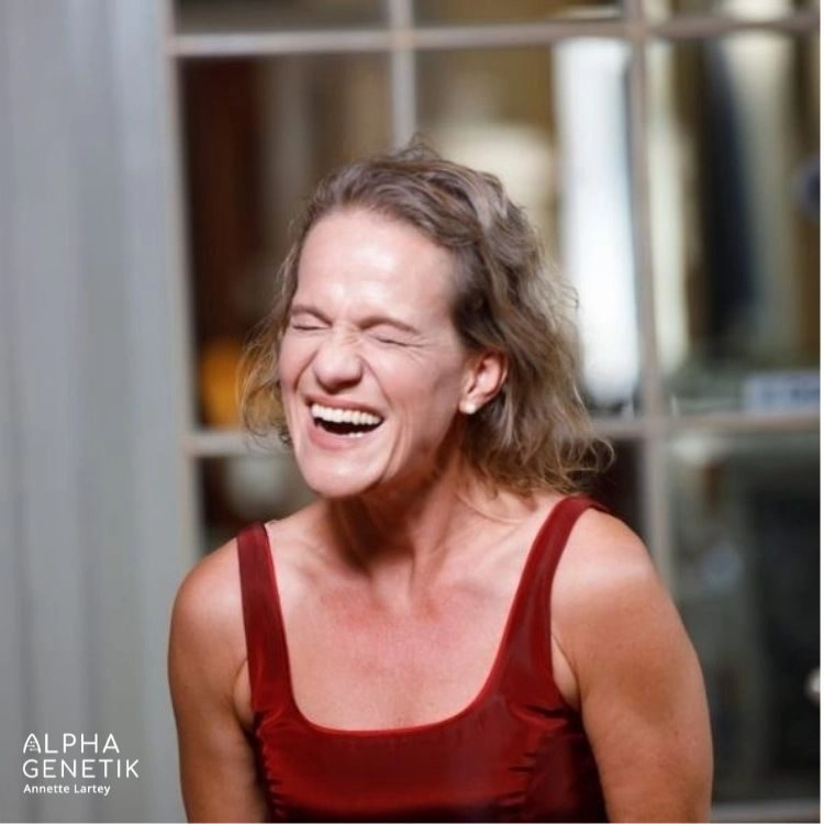 Warum LACHEN wirklich die BESTE Medizin ist - auch für Deine Mitochondrien - ein Artikel von Annette Lartey - AlphaGenetik -  - Quelle für mehr Leistungsfähigkeit